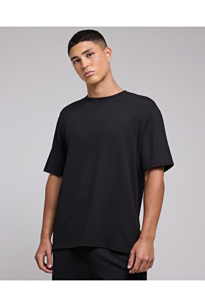 R&B تي شيرت محكم النقش برقبة دائرية وأكمام قصيرة