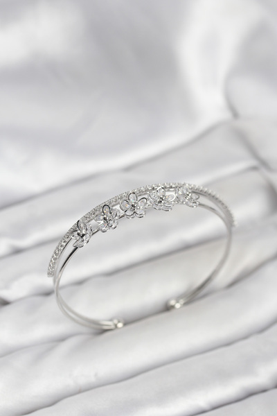 Clariss Flower Model Brass Silver Color Women's Bracelet -Blk-1257