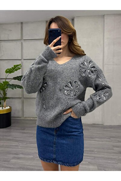 Coral Pullu Çiçek İşlemeli V Yaka Kazak 7718 Gri