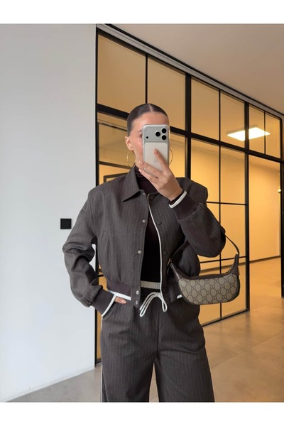 BB Bensu Buyruk Jachetă bomber cu dungi maro și set palazzo