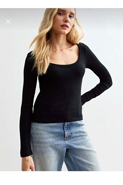 FRİYA بلوزة نسائية حمراء بأكمام طويلة، رقبة حمام سباحة عميقة، قماش قصير مضلع