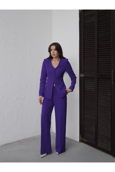 Swass سترة ليكسي بياقة على شكل حرف V بنطلون واسع الأرجل طقم أرجواني