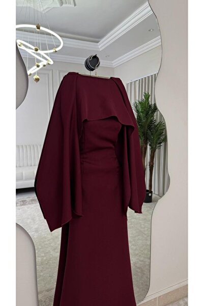 Model Leyna A royal evening dress in burgundy and petrol blue