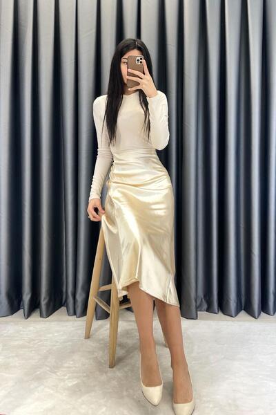 Miyore تنورة ساتان ماكسي بوي - ذهبي GOLD