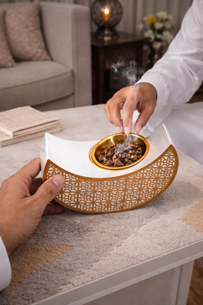 Generic مبخرة هلال فخمة – أناقة تفوح بالبخور