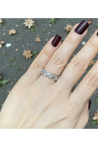 GOX Asymmetrical Arrangement Round Stone Ring