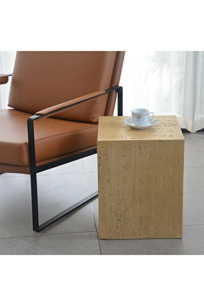 Generic طاولة جانبية من حجر الترافرتين الصناعي من Spazio