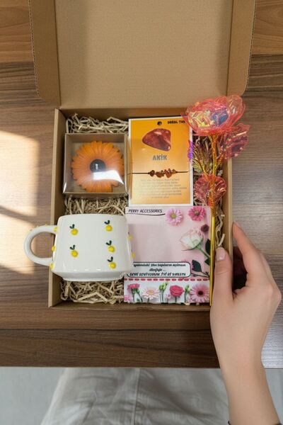 Le Manolia Accessories ayçiçeği mum ,akik taşı ,sarı figürlü kupa ve sonsuzlu...