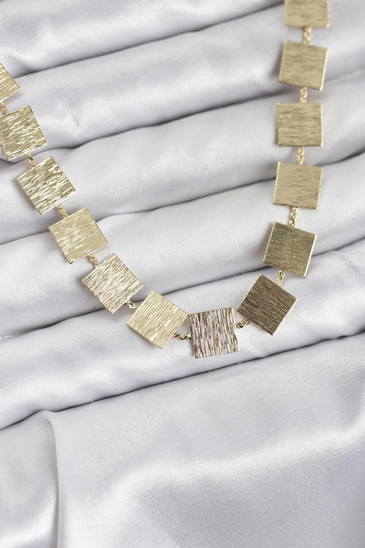 shopwave قلادة نسائية موديل لوحة مربعة باللون الذهبي - TJ-BKO10825