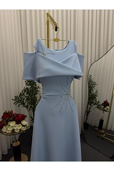 Model Leyna Star dress