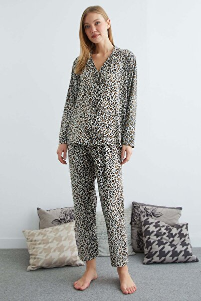 Fulla Moda Büyük Beden Leopar Desenli Düğmeli Pijama Takımı