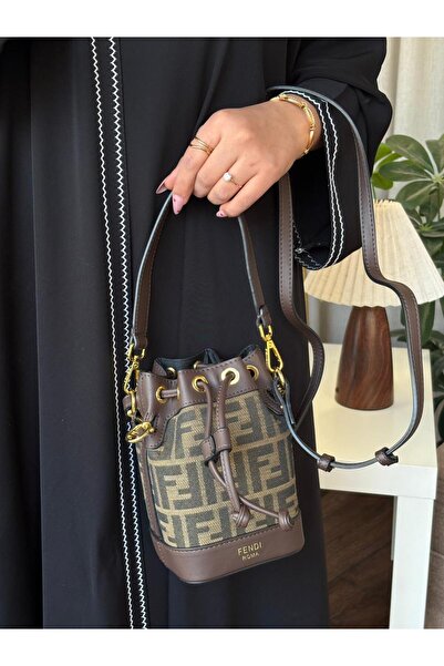 بيت الجملة (translated: House of Wholesale) evening bag