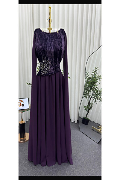 AREEJ FASHION A long evening dress with an elegant and luxurious design; a so...