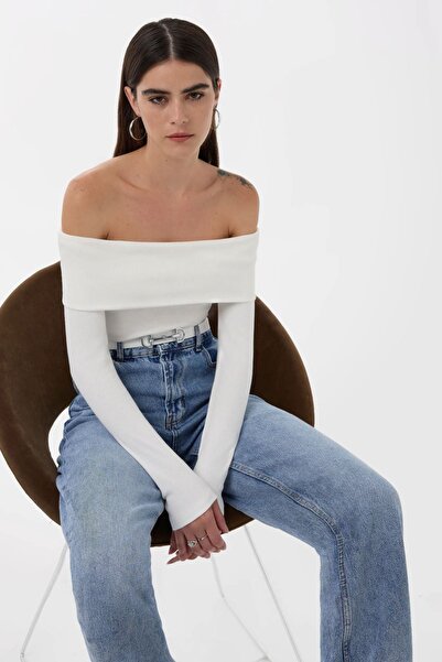 Hiccup Off-shoulder blouse