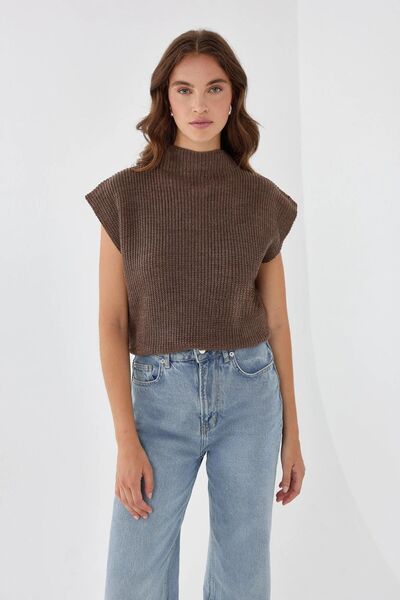 Hiccup Knitted sweater with half high collar