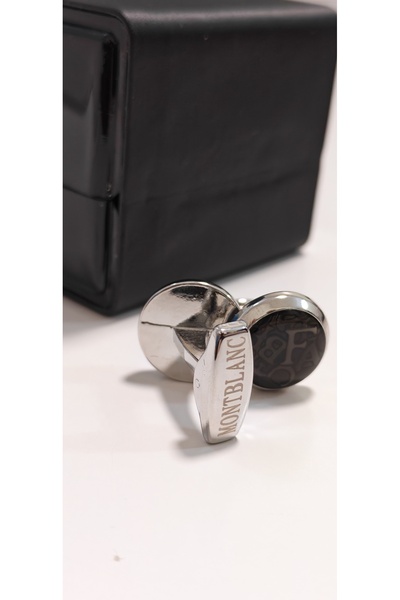 Mnarat Alfanar Aristocrat Letter Cufflinks – The epitome of luxury on your wr...