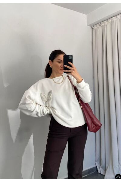 Butik kelebek aksesuarlı sweatshirt