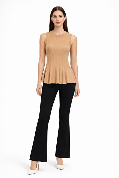 Charly Butik Belden Oturtmalı Etek Volanlı Sıfır Kollu Triko Bluz