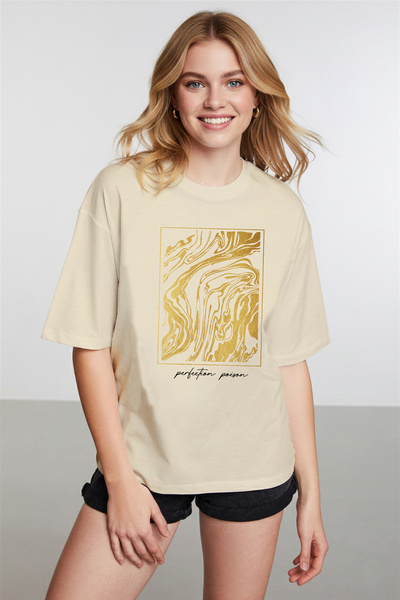 caddekombin Women's Gold Figur Printed Round Neck Beige T-Shirt