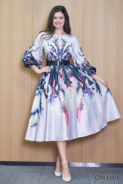 BRATO Dress with belt and embroidery on the chest in an elegant design.