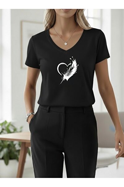 FUFLUNS تي شيرت نسائي كبير الحجم برقبة على شكل حرف V مطبوع عليه ريش القلب