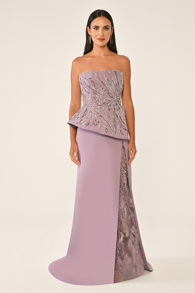 ALFABETA KADIN ABİYE STRAPLEZ YAKA YIRTMAÇLI OTRİŞ VE DANTEL DETAYLI ŞIK ELBİSE