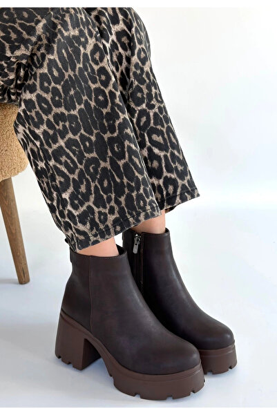 hibiscus Belay Bitter Brown Nubuck Heeled Boots