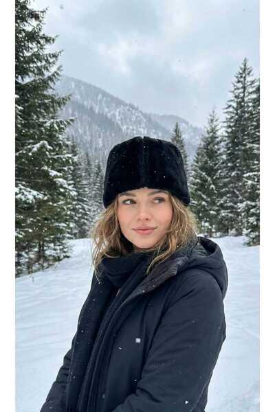 LAGRANZE Pălărie din blană de pluș cu cozoroc tip barcă