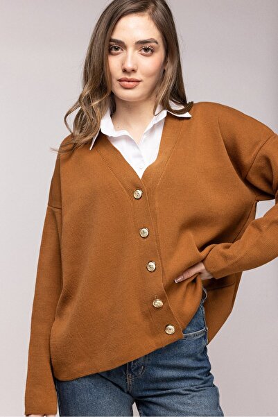 Saade Oversized Knitwear Cardigan with Tan Shirt Look