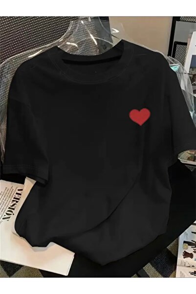 FUFLUNS تي شيرت كبير الحجم بياقة دائرية مطبوع عليه قلب أحمر