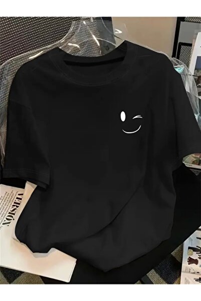 FUFLUNS Oversize Circular Neck T-Shirt with Winking Face Print