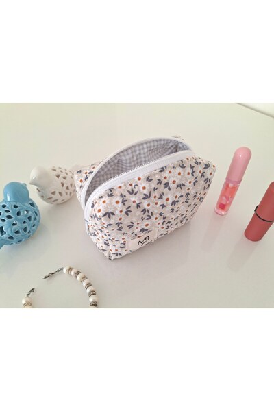 MB крем с мотив на маргаритки - чантичка за грим - малък размер