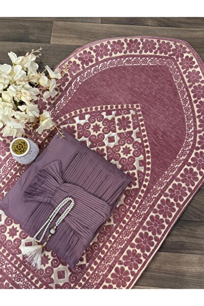 GENERAL A soft prayer rug with a luxurious design, complete with a prayer mat...