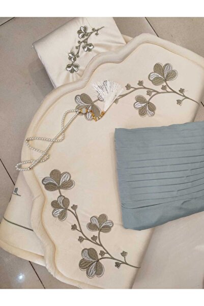 Gerenic A soft prayer rug with a luxurious design, complete with a prayer mat...