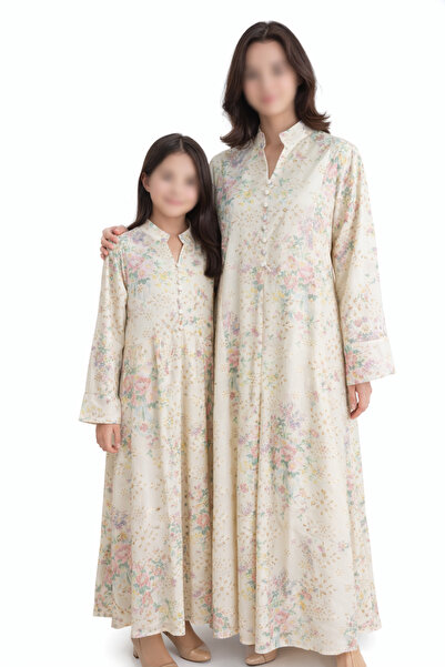 RONZA A girl and her mother's dress