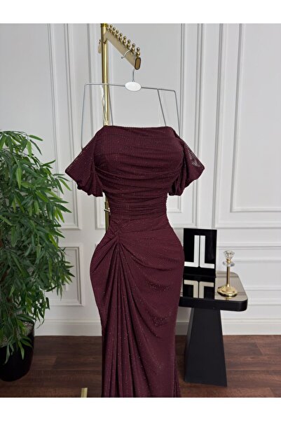 lamsuh harir Elena's burgundy dress