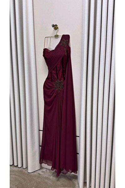 lamsuh harir Scarlett's dress