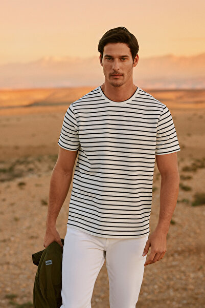 ALTINYILDIZ CLASSICS Чоловіча біло-чорна футболка зі смужками та круглим вирі...