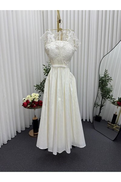 4LINA Bianca's dress