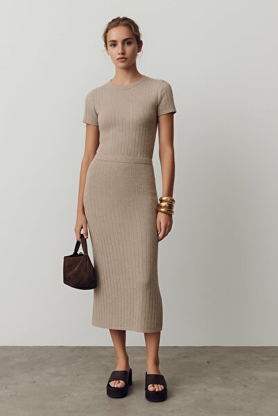 Re-clo Isla Skirt, Ribana Midi Skirt in Ecovero Viscose and Recycled Polyester