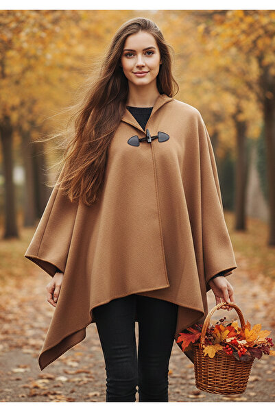 Exve Exclusive شال بونشو دافئ بتفاصيل من فرو الجمل وتفاصيل من الكشمير الناعم ...