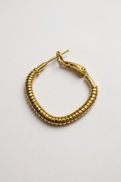 Zirona أقراط دائرية بتفاصيل بسيطة