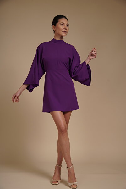 Velinna Rochie mini din crep elastic, stil kimono, cu guler înalt și mâneci evazat
