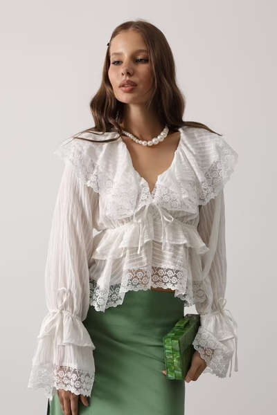 Reyon Beyaz Zarif V Yaka Fırfırlı Kollu Bluz