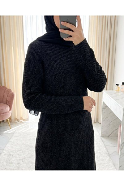 HİJABAYA Μαλακό πλεκτό φόρεμα με λαιμόκοψη και εφαρμοστή μέση