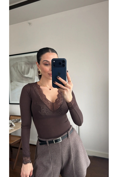 Tuğba Avcıoğlu Dantelli Transparan Kaşmir Bluz