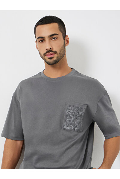 Styli تي شيرت رجالي رمادي مطرز قصة فضفاضة