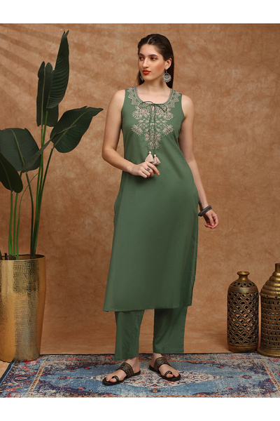 Globus By Styli Women Green Embroidered Straight Kurta with Pants Set