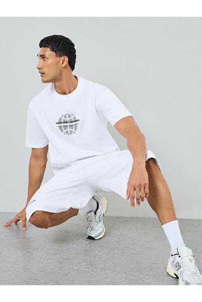Styli طقم تيشيرت وشورت رجالي أبيض مطبوع عليه رسومات