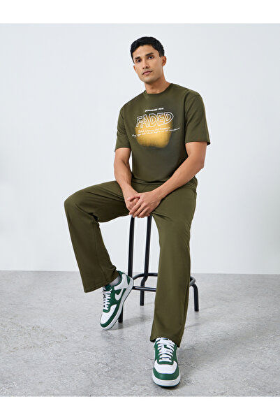 Styli طقم رجالي من تيشيرت وبنطال باللون الأخضر الزيتوني